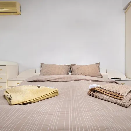 Lejlighed Spacious 2-bedroom Maisonette In Centre By Flat Mаnager *