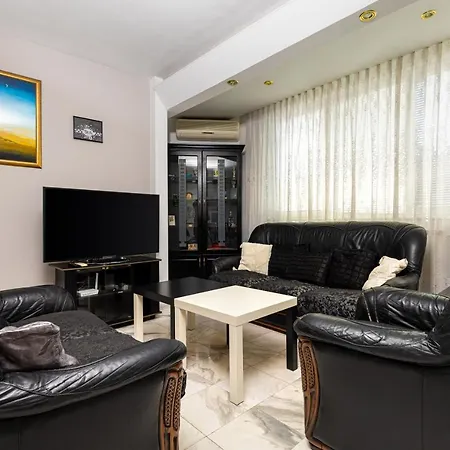 Lejlighed Spacious 2-bedroom Maisonette In Centre By Flat Mаnager