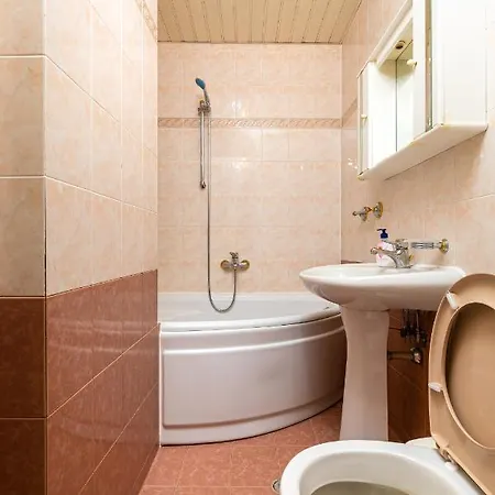 Spacious 2-bedroom Maisonette In Centre By Flat Mаnager Lejlighed