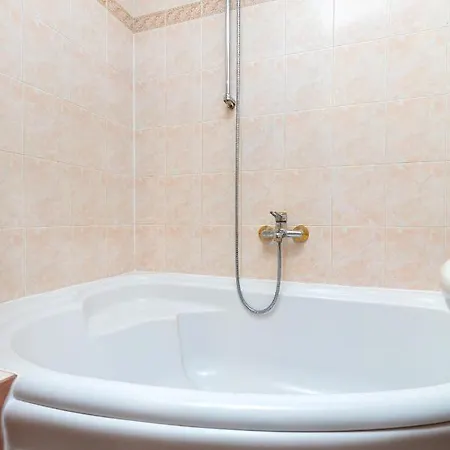 Spacious 2-bedroom Maisonette In Centre By Flat Mаnager Plowdiw